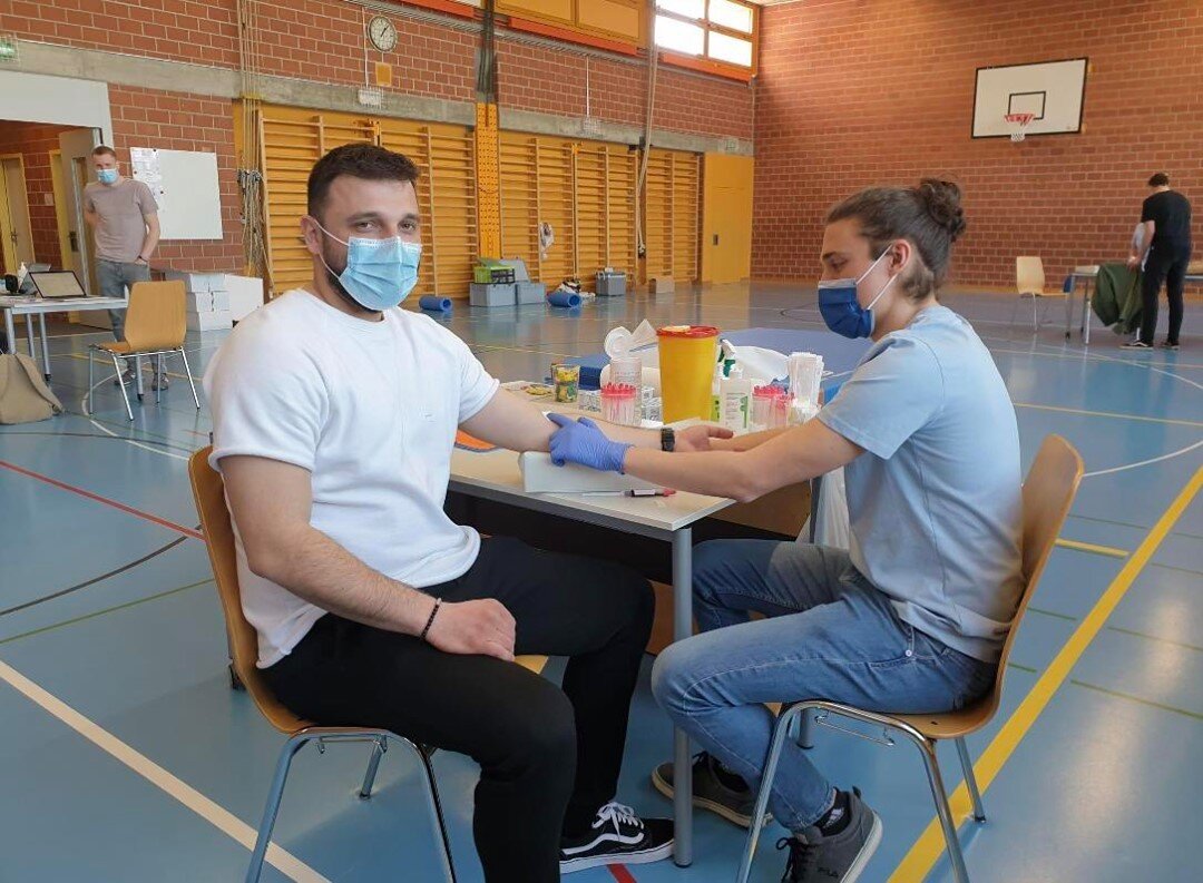Auch die Turnhallen stehen wieder f&uuml;r die Testings bereit. 
#ciaocorona #corona #z&uuml;rich #schulen #virus #covid19 #testreihe #welle3 #antik&ouml;rper #antik&ouml;rpertest #machmit