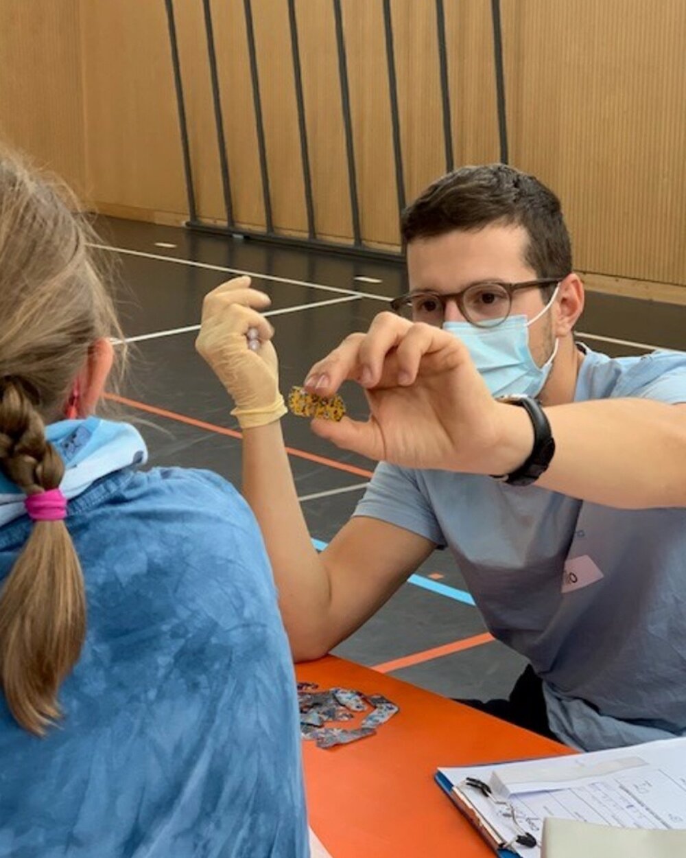 Affen, L&ouml;wen, Tiger&hellip; Welche Tiere sind sonst noch auf dem Zoo-Pfl&auml;sterli? Mehr Infos via Bio-Link.
#ciaocorona #corona #z&uuml;rich #schulen #virus #covid19 #testreihe #antik&ouml;rper #antik&ouml;rpertest #machmit